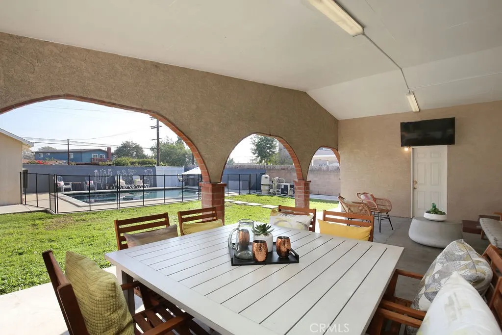 5024 N Bentree Circle, Long Beach, California 90807 home-pic-25